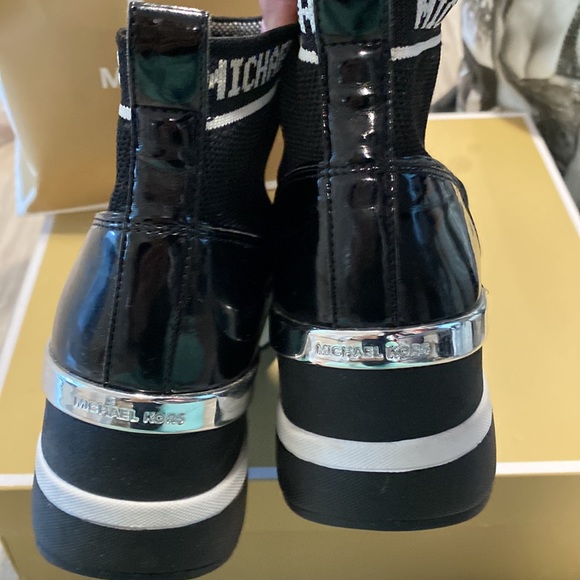Michael kors skylar hightop  streach sock sneakers New size 9 - Picture 5 of 8